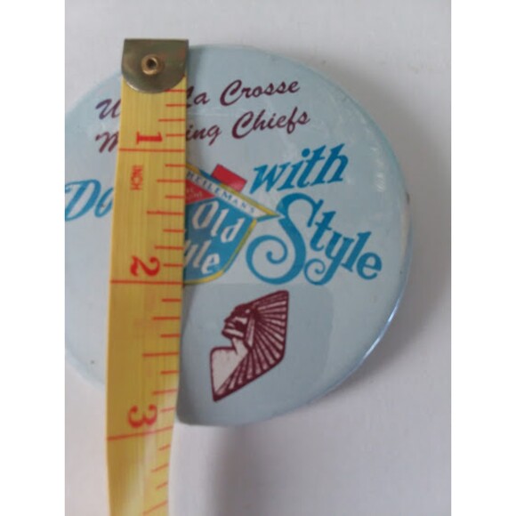 Vtg Doing it with Old Style Beer Button Pinback Pin U of Wisconsin Lacrosse Band - Picture 3 of 3